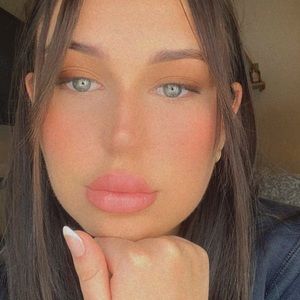 Meet your Posher, Carley